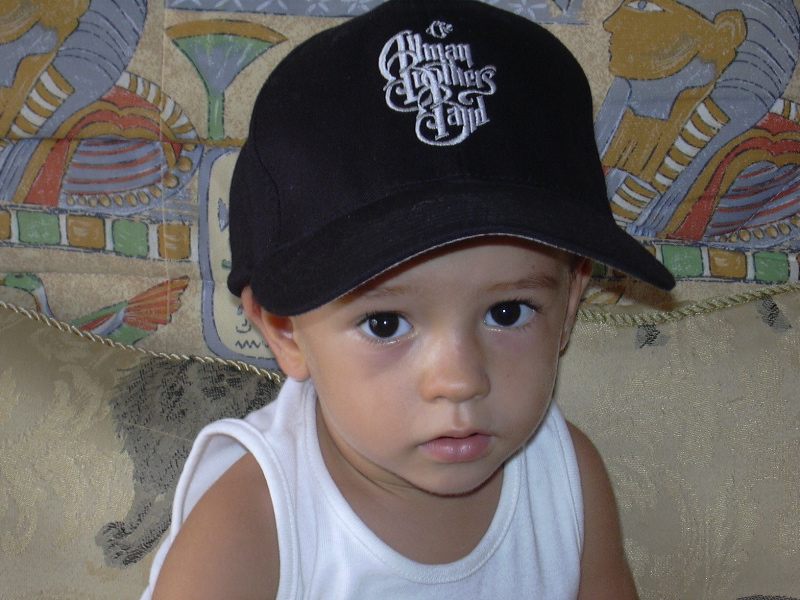 ARTHUR, MON SON,1 YEAR AND A HALF LATER. LEAVE THE BANDANA FOR THE OFFICIAL ABB CAP, HE'S REALLY A ABB FAN RIGHT NOW.HE'S WAITING FOR THE EUROPEAN TOUR!!!.